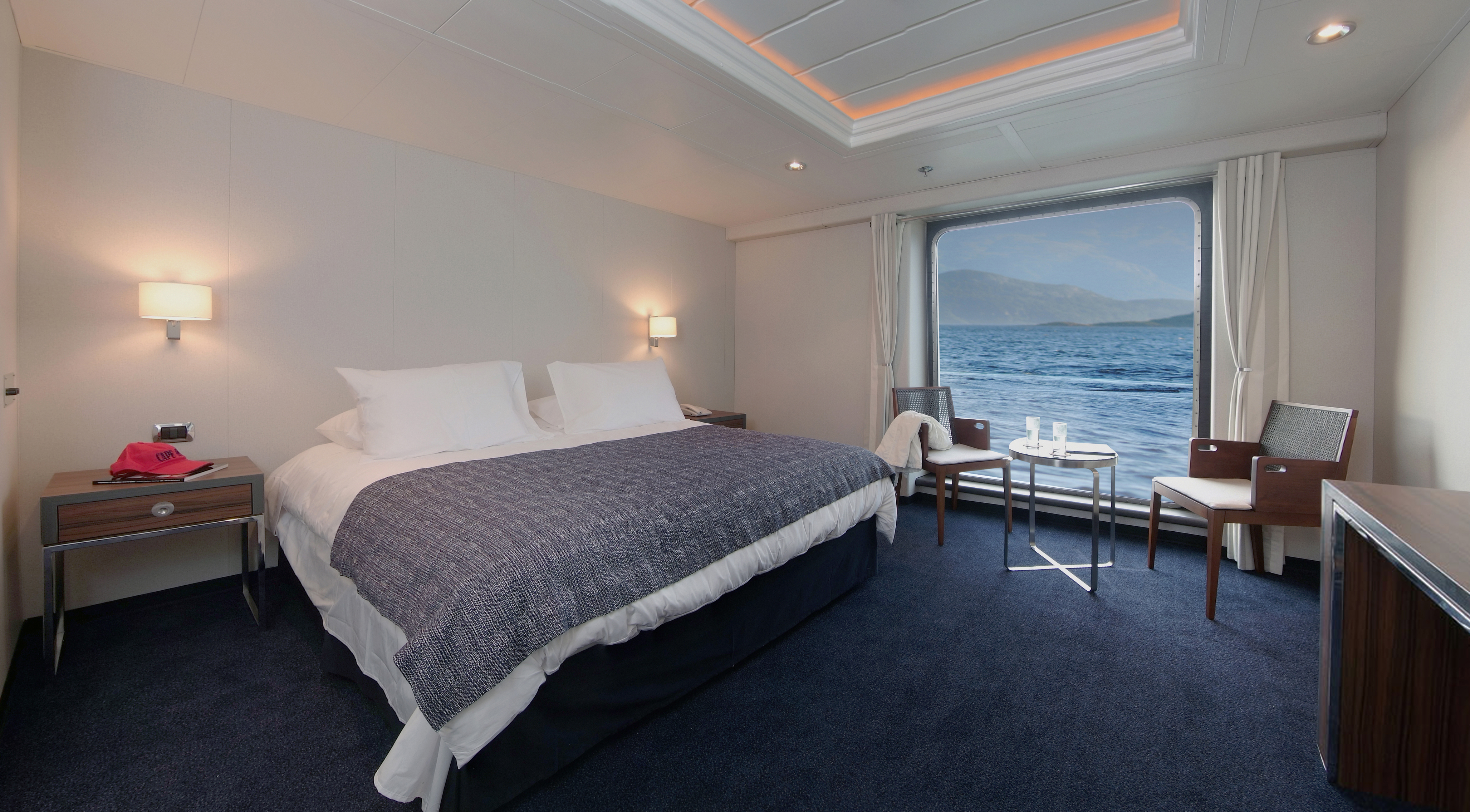 Australis Stella Australis Cabin aaa-superior.jpg